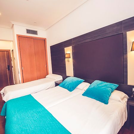 Hostal Sol Los Angeles Madrid Bagian luar foto