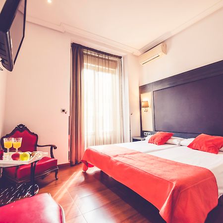 Hostal Sol Los Angeles Madrid Bagian luar foto