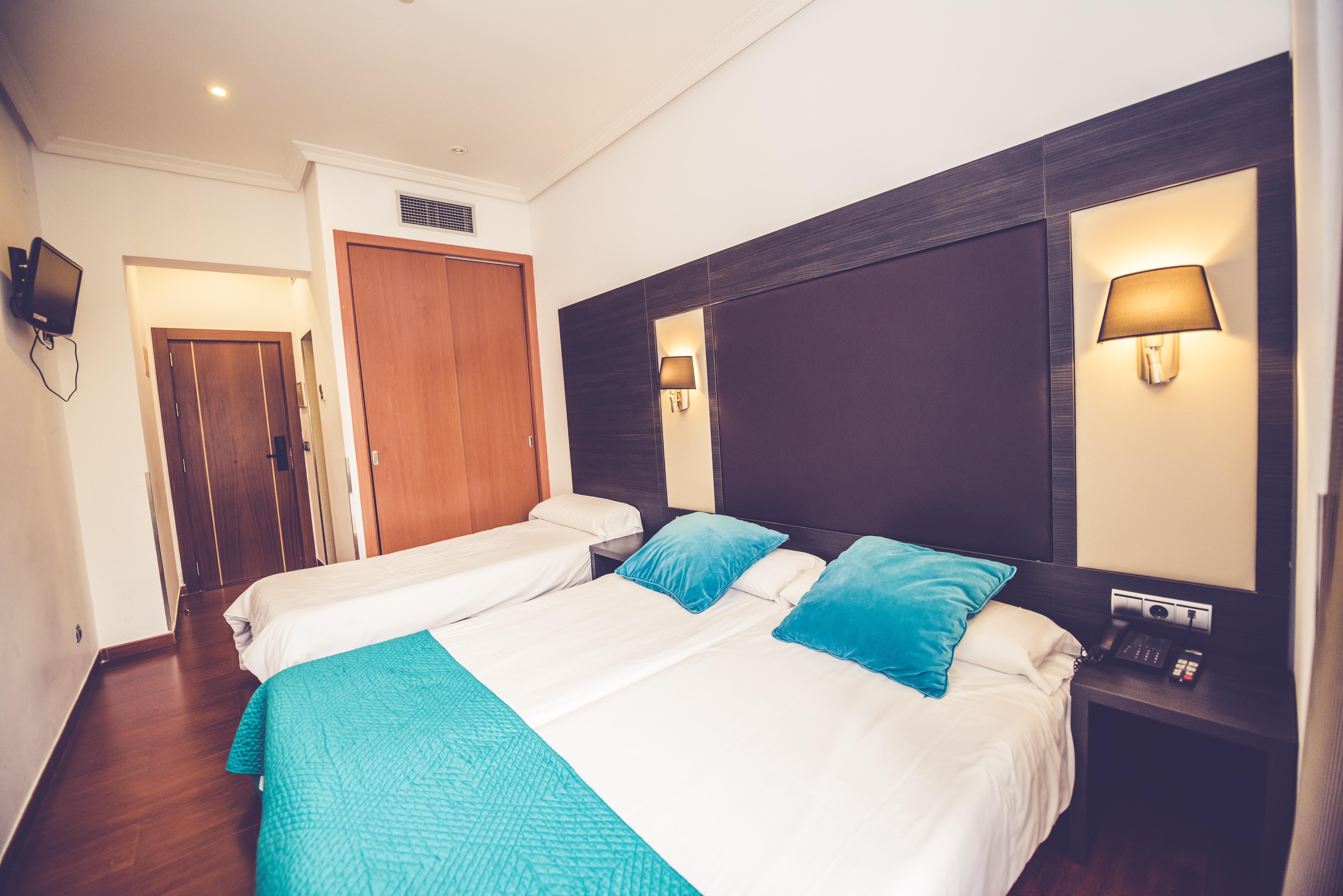 Hostal Sol Los Angeles Madrid Bagian luar foto