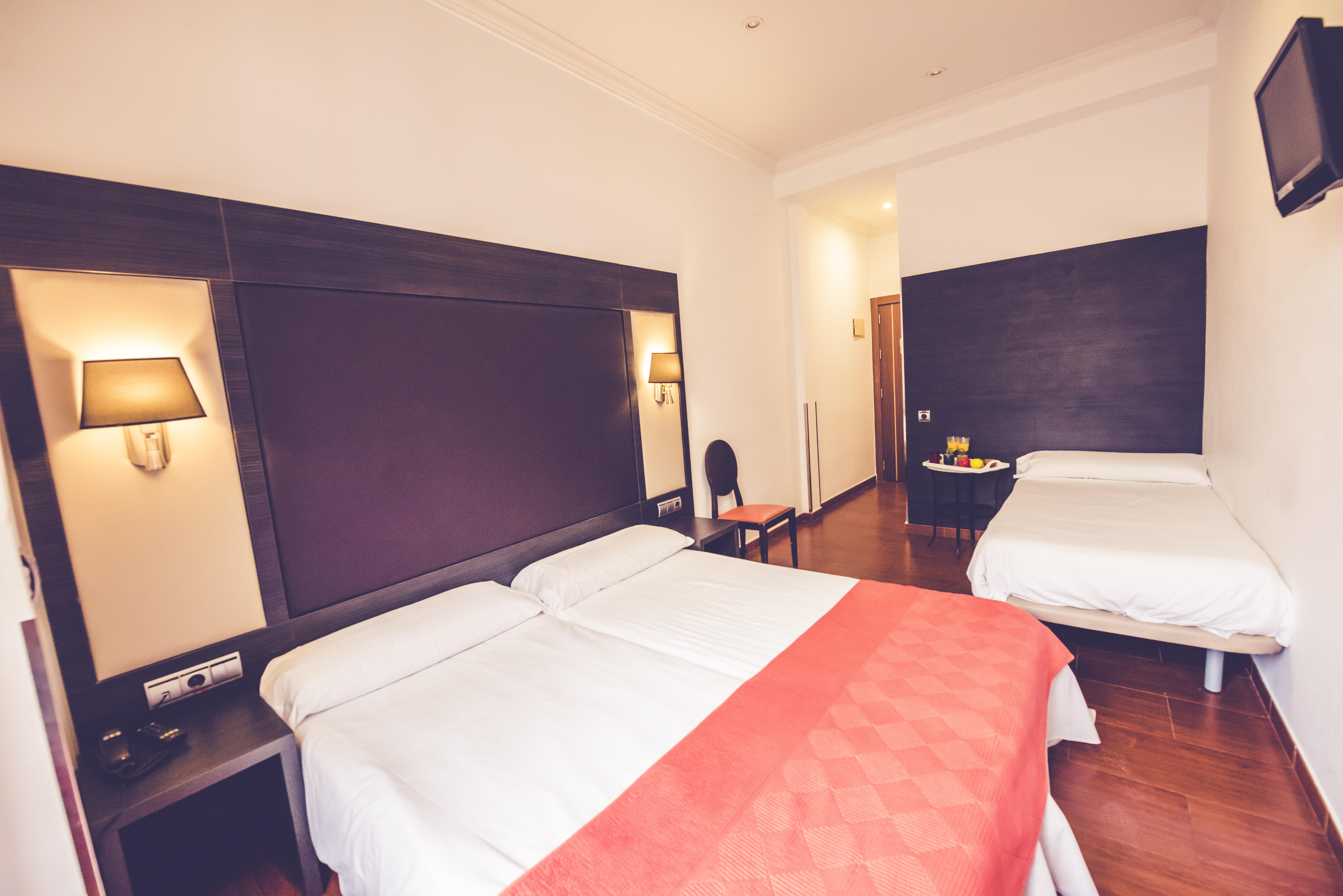 Hostal Sol Los Angeles Madrid Bagian luar foto