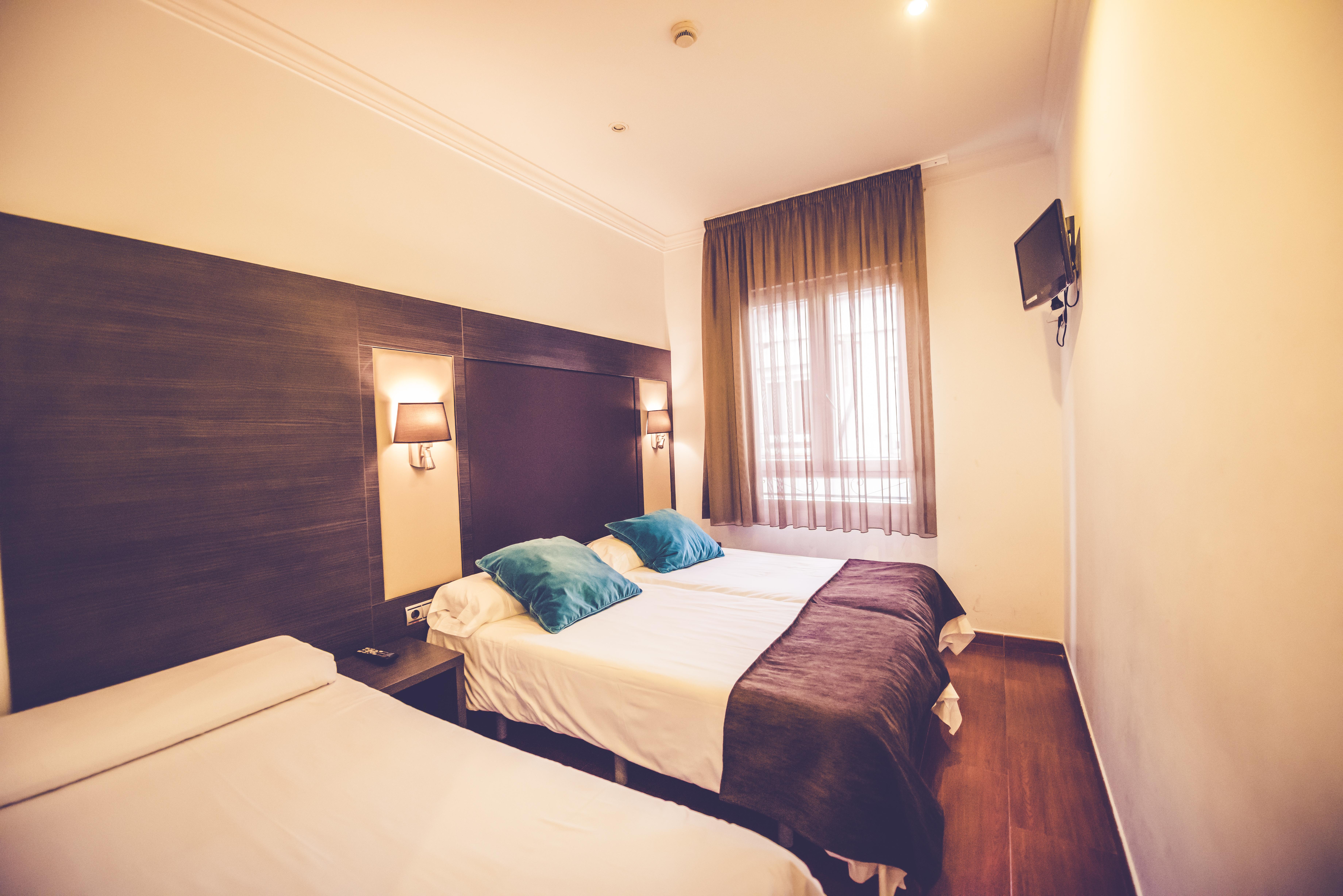 Hostal Sol Los Angeles Madrid Bagian luar foto