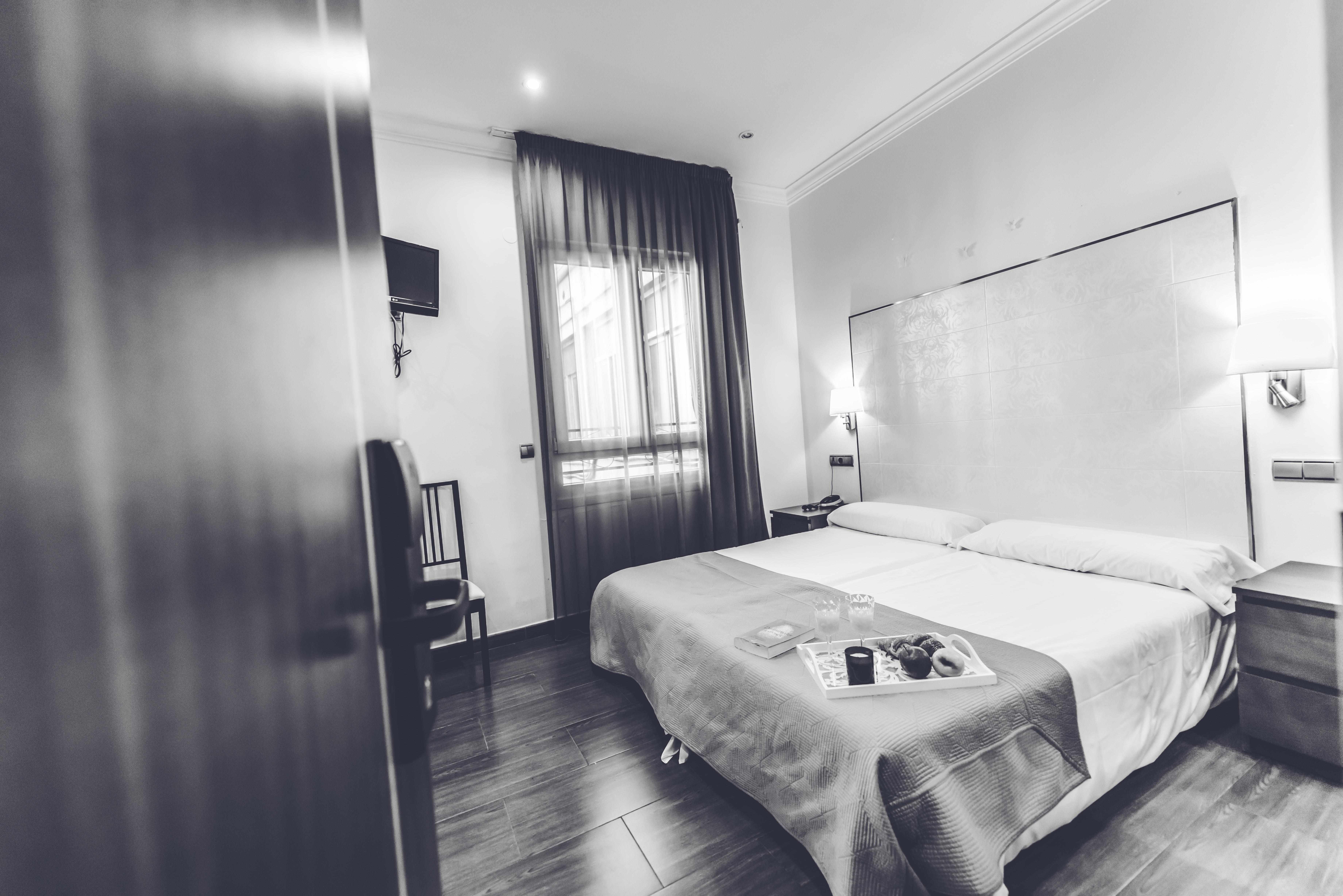 Hostal Sol Los Angeles Madrid Bagian luar foto