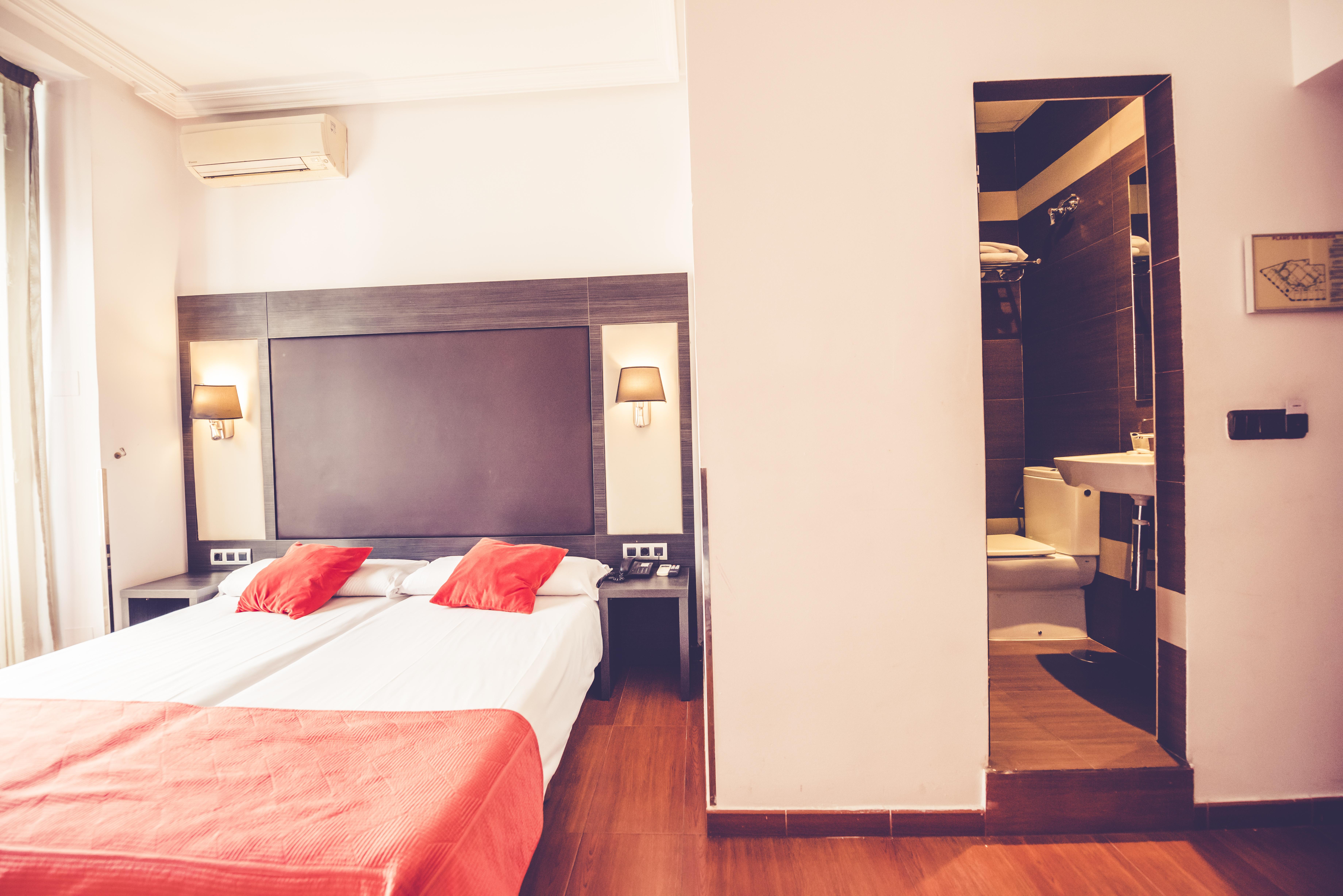 Hostal Sol Los Angeles Madrid Bagian luar foto