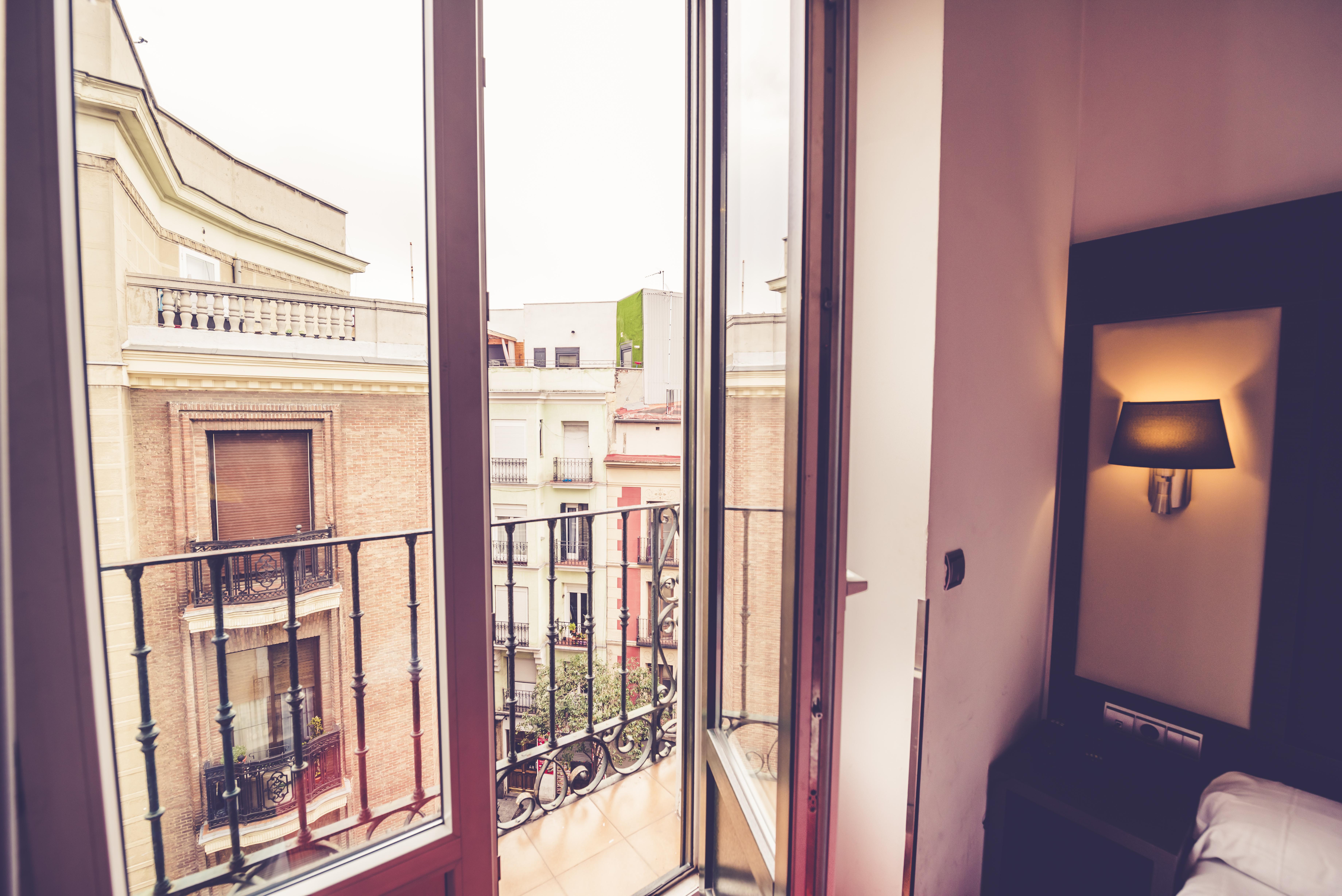 Hostal Sol Los Angeles Madrid Bagian luar foto