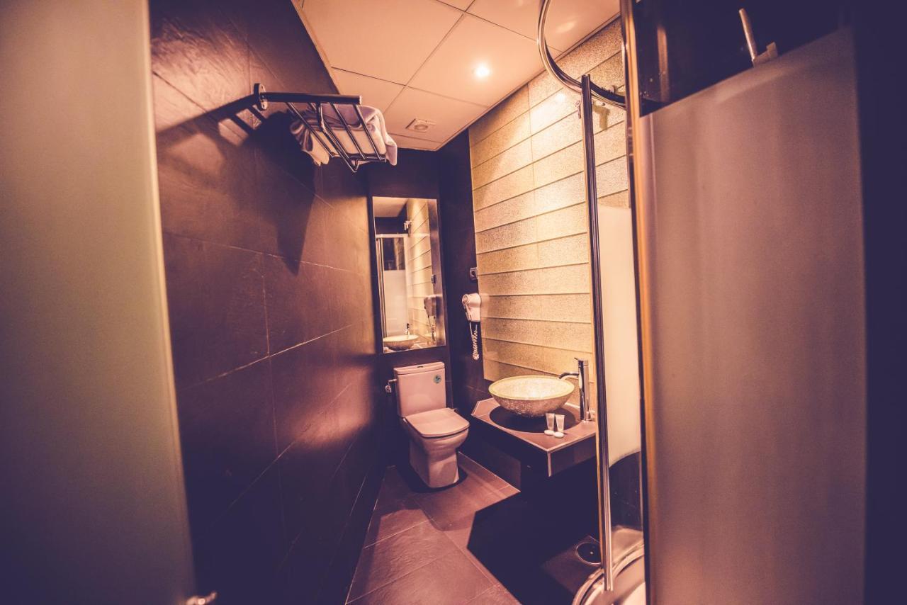 Hostal Sol Los Angeles Madrid Bagian luar foto
