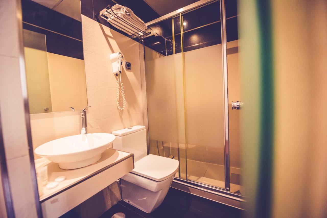 Hostal Sol Los Angeles Madrid Bagian luar foto