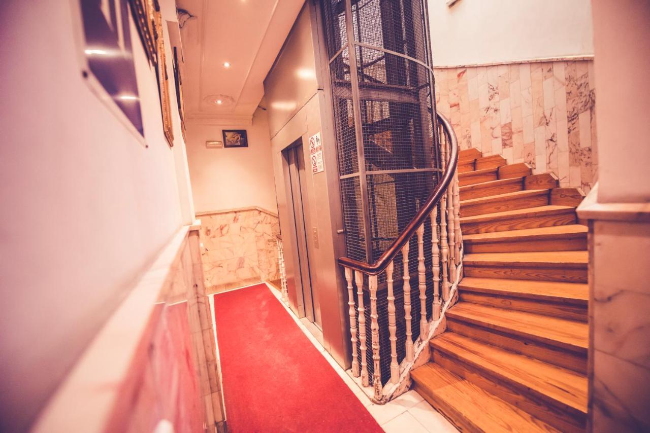 Hostal Sol Los Angeles Madrid Bagian luar foto