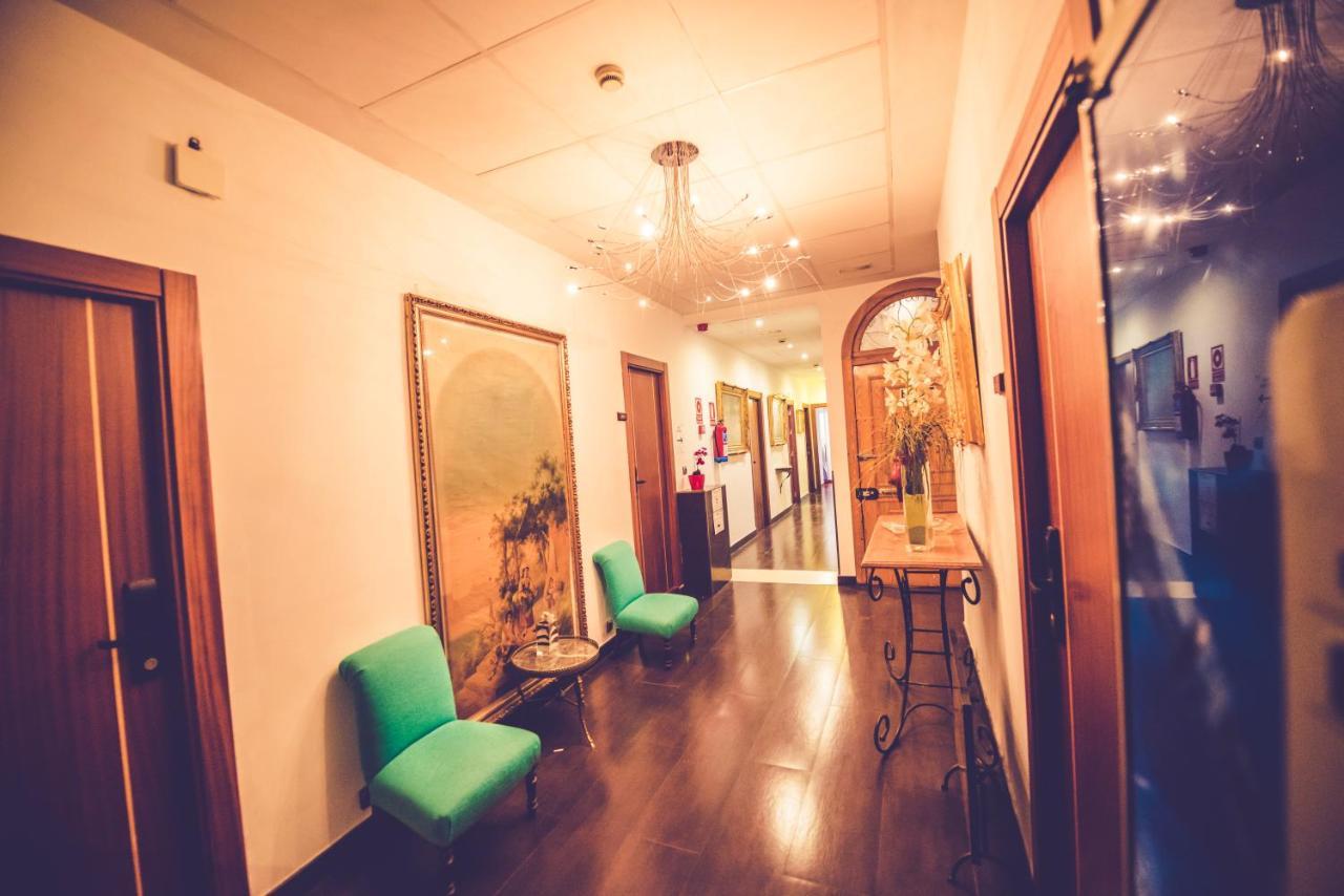 Hostal Sol Los Angeles Madrid Bagian luar foto
