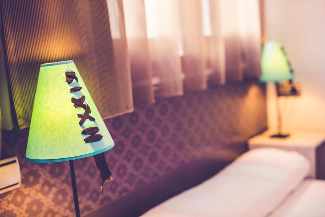 Hostal Sol Los Angeles Madrid Bagian luar foto
